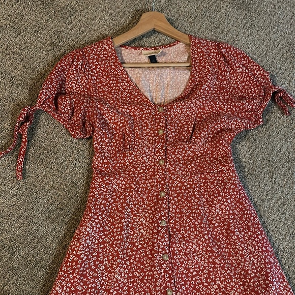 Button up dress with pockets - Picture 1 of 3